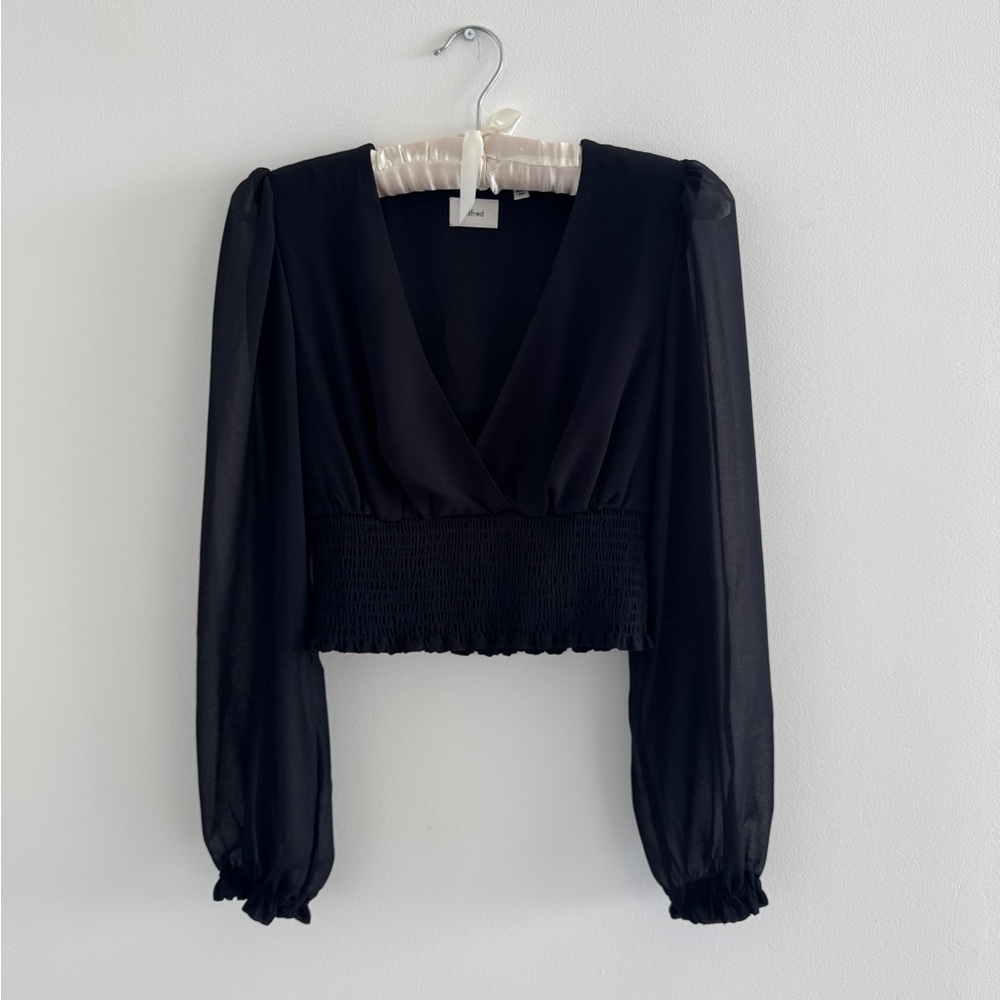 Aritzia Wilfred Black Long-sleeve V Neck Crop Top/Blouse